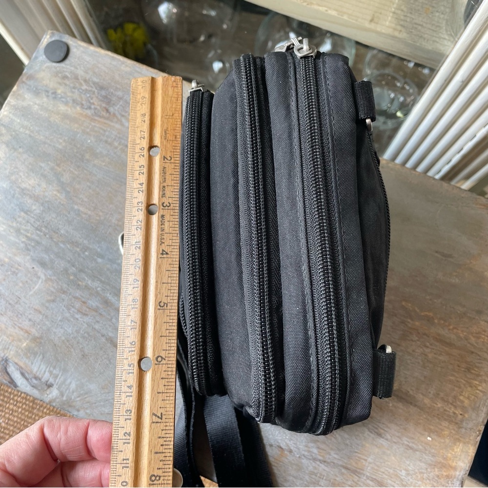 Baggallini black canvas Crossbody small bag - Picture 4 of 12